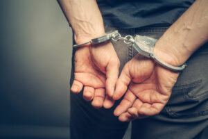 逮捕されるとどれくらい身柄が拘束される？〜傷害事件をもとに刑事事件の流れを解説〜